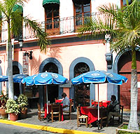 Many restaurants to choose from in Acapulco