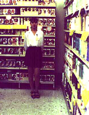 Girl working in a store - Tampico