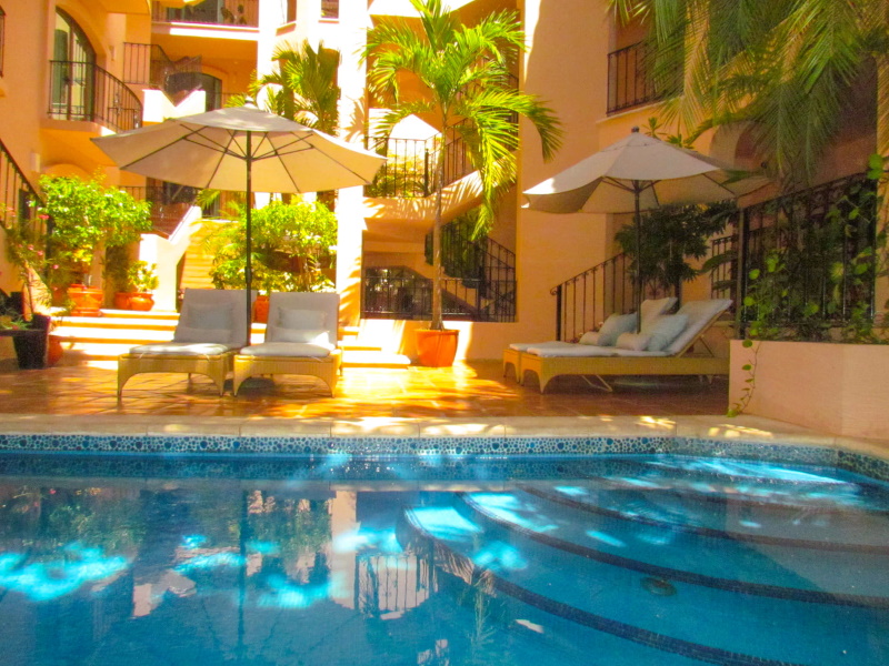 Acanto hotel & condos in Playa del Carmen